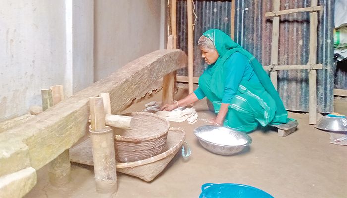 পৌষ পরবের পিঠার পাঁচালি