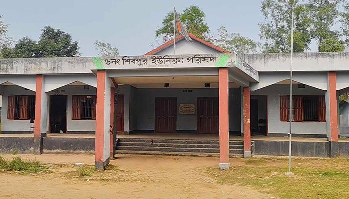 ইউপি সচিবকে মারধরের পর পদত্যাগপত্র নেওয়ার অভিযোগ