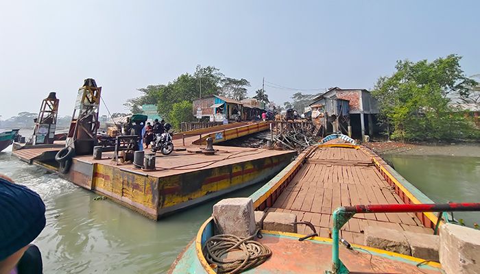 রাজস্ব আদায় কোটি টাকা, নেই যাত্রীসেবা 
