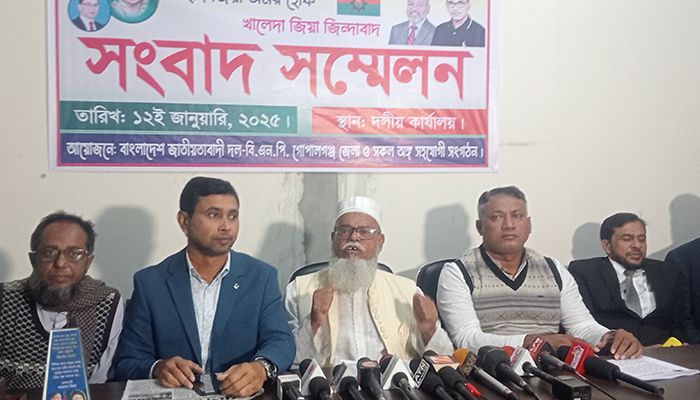 মুকসুদপু‌রে সংঘর্ষ নিয়ে জেলা বিএন‌পির সংবাদ সম্মেলন