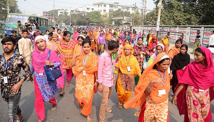 সময়মতো মজুরি পান না ৮০ শতাংশ শ্রমিক