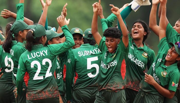 সুপার ওভারে ইংল্যান্ডকে হারাল বাংলাদেশের মেয়েরা