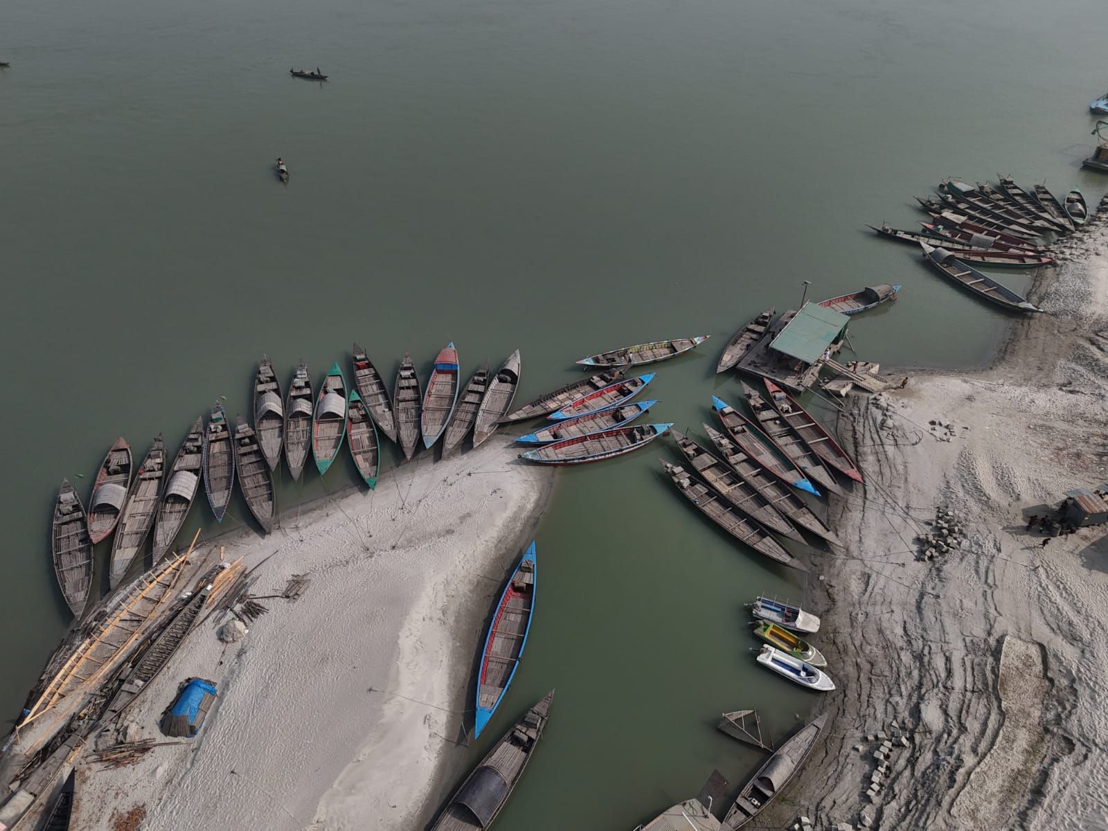 যমুনা নদীতে নাব্য সংকটে দুর্ভোগ