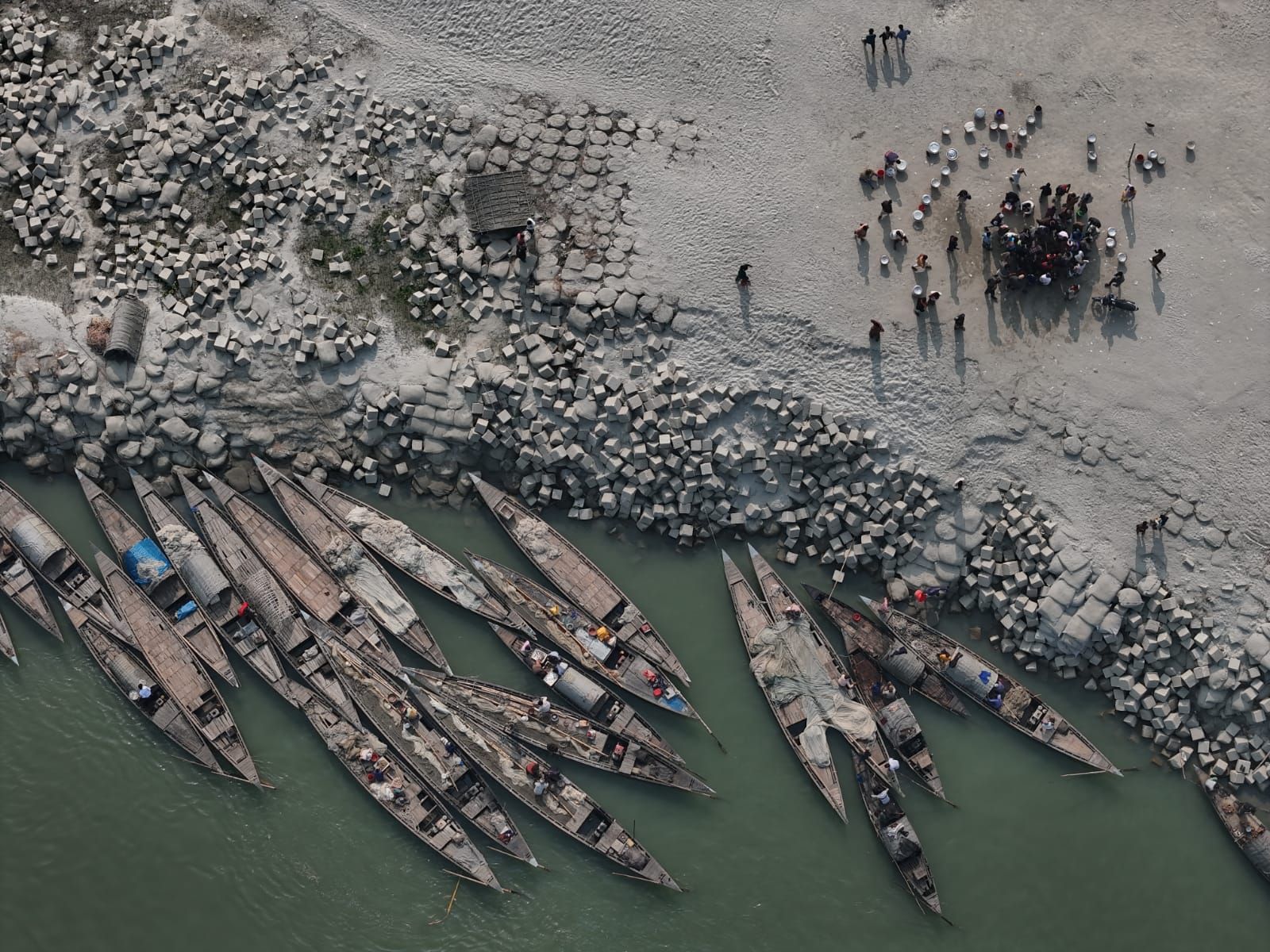 যমুনা নদীতে নাব্য সংকটে দুর্ভোগ