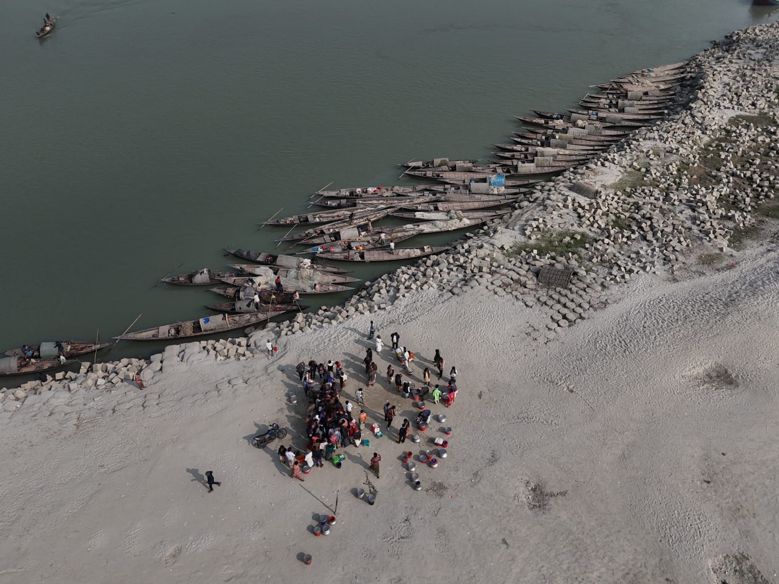 যমুনা নদীতে নাব্য সংকটে দুর্ভোগ