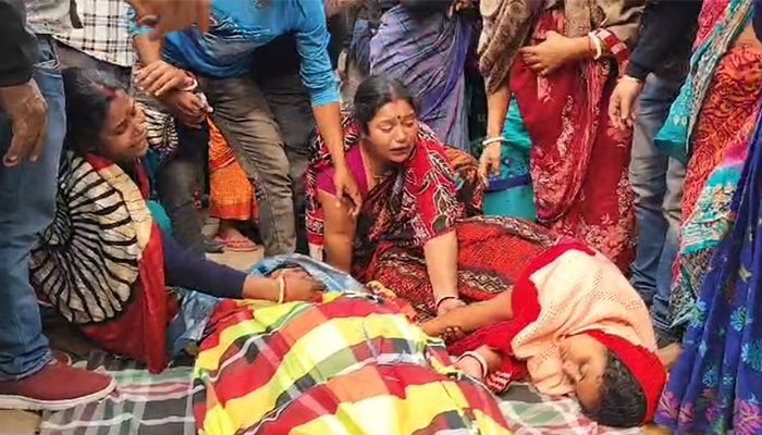 হত্যার কারণ নিয়ে ধোঁয়াশা, থামছে না মায়ের আহাজারি