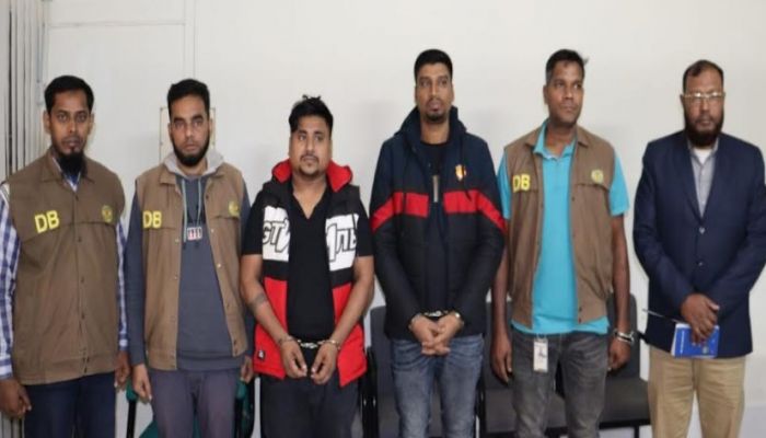 অস্ত্র ও গোলাবারুদসহ খুলনার সন্ত্রাসী নুর আজিম আটক