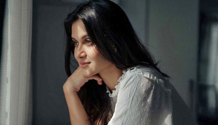 সুপারস্টারের খোঁজে মিথিলা