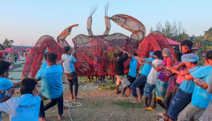কক্সবাজারে বার্নিং ক্র্যাব ফেস্টিভ্যাল