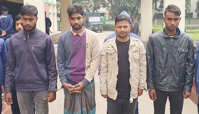 বদলগাছীতে পুলিশ পরিচয়ে ব্যবসায়ীর সর্বস্ব ছিনতাই, ৭ দুর্বৃত্ত গ্রেপ্তার