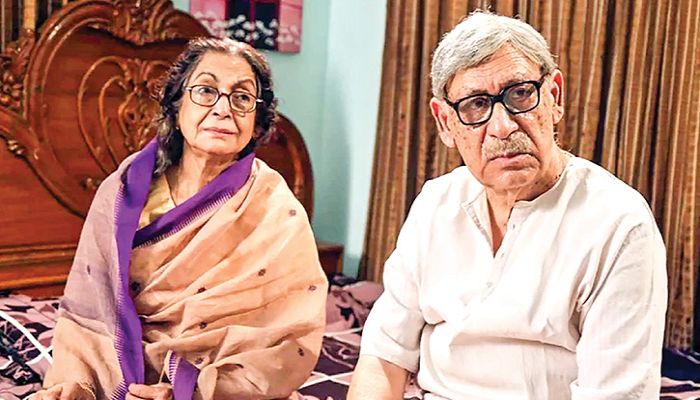 দায়মুক্তি ছবির দৃশ্যে দিলারা জামান ও আবুল হায়াত