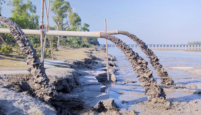 পলি অপসারণের আড়ালে চলছে বালু উত্তোলন
