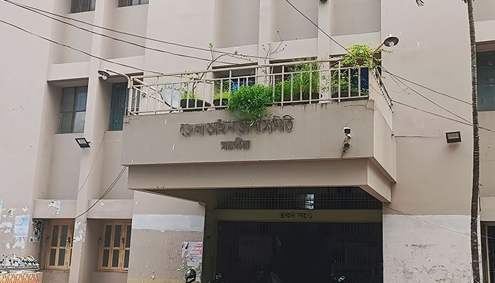 সাতক্ষীরায় আইনজীবীদের তৃতীয় দিনের মতো আদালত বর্জন