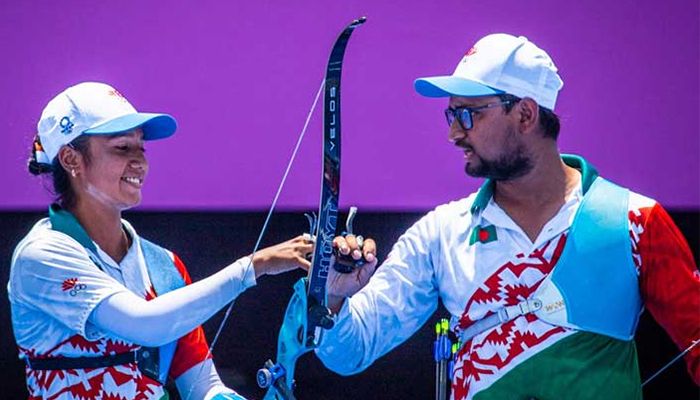 দেশ ছেড়ে যুক্তরাষ্ট্রে রোমান-দিয়া