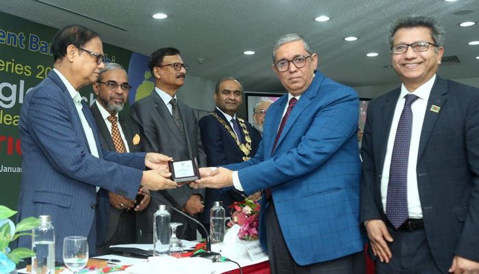 ‘টপ টেন ব্যাংক অ্যাওয়ার্ড’ পেল ন্যাশনাল ব্যাংক