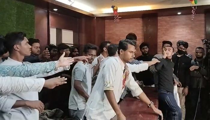 চট্টগ্রামে দুই সমন্বয়কের ‘গ্রুপিং’ প্রকাশ্যে, পাল্টাপাল্টি অভিযোগ
