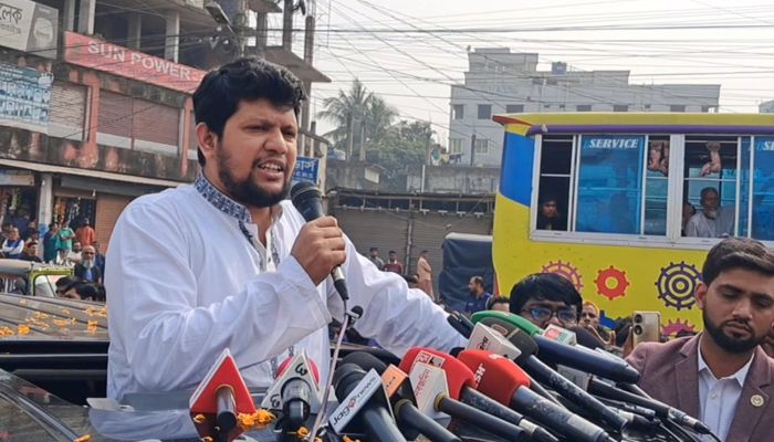 আ.লীগ আবার ফেরত আসলে ফ্যাসিবাদও ফেরত আসবে : উপদেষ্টা মাহফুজ আলম