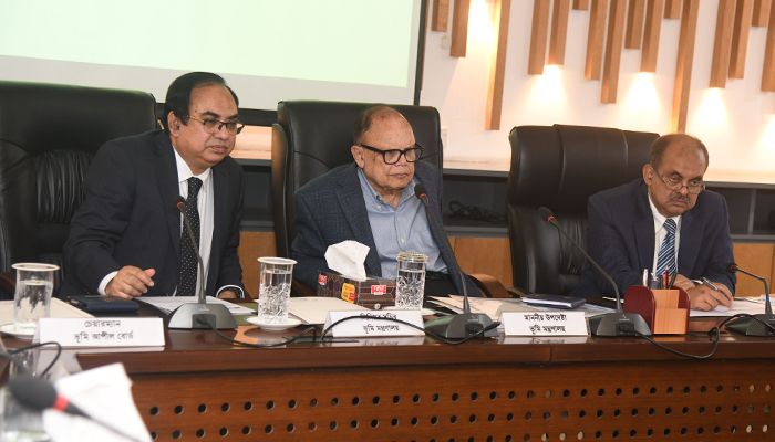 ভূমির ওপর মানুষের অধিকার সার্বজনীন : ভূমি উপদেষ্টা