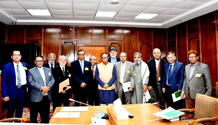 রবিবার গভর্নর ড. আহসান এইচ মনসুরের সঙ্গে মতবিনিময় সভা এফবিসিসিআইর ব্যবসায়ী প্রতিনিধিরা। ছবি: সংগৃহীত