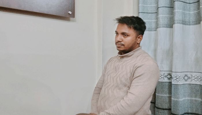 চবিতে পরীক্ষা দিতে এসে এক ছাত্রলীগকর্মী আটক
