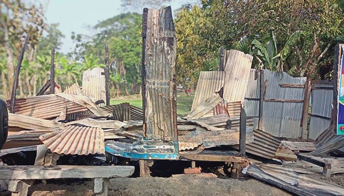 বাউফলে আগুনে পুড়ল বিএনপি কার্যালয়