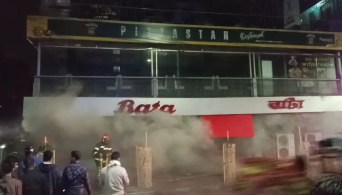 মিরপুরে বাটার শোরুমের আগুন নিয়ন্ত্রণে