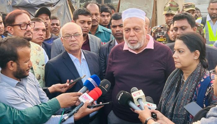 জলাবদ্ধতা কমানোর ‘কর্মপন্থা নির্ধারণে’  চট্টগ্রামে তিন উপদেষ্টা