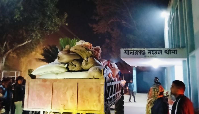 জামালপুরে টিসিবির ৮০ বস্তা চাল-ডাল জব্দ, আটক ৩