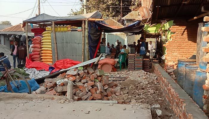 বংশ পরম্পরায় ৬০ বছরের ব্যবসা হারিয়ে সর্বশান্ত দুই পরিবার