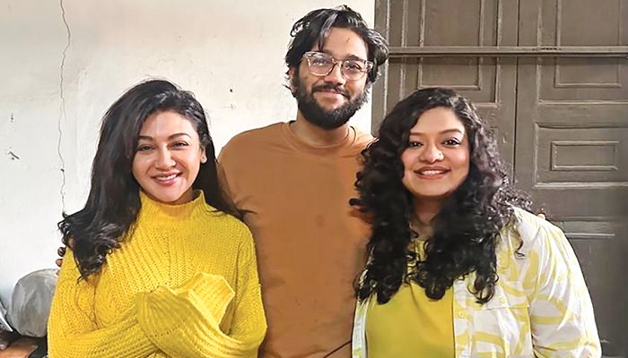 একাকিত্বের গল্পে জয়া এলিটা প্রীতম