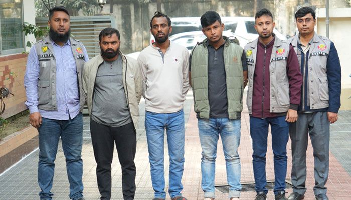 সীমান্ত সম্ভারে ৮ মিনিটে ১৫৯ ভরি স্বর্ণ চুরি, গ্রেপ্তার ৩
