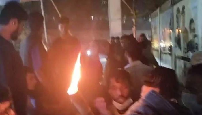 চট্টগ্রামে শেখ মুজিবের ম্যুরাল ভাঙচুর