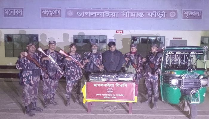 ফেনীতে ভারতীয় পণ্যসহ যুবক আটক