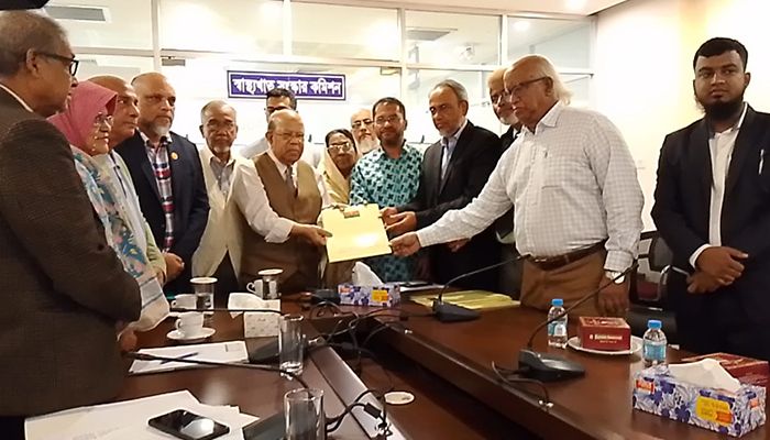 স্বাস্থ্যখাত সংস্কার প্রস্তাবনা হস্তান্তর করল বিএনপি
