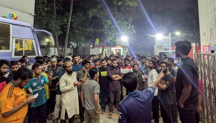 কুয়েটে শিক্ষার্থীদের ওপর হামলার প্রতিবাদে উত্তাল বুটেক্স