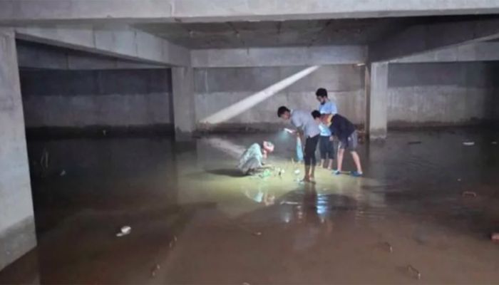 ৩২ নম্বরে নির্মাণাধীন ভবনের বেজমেন্টে কিছুই মেলেনি