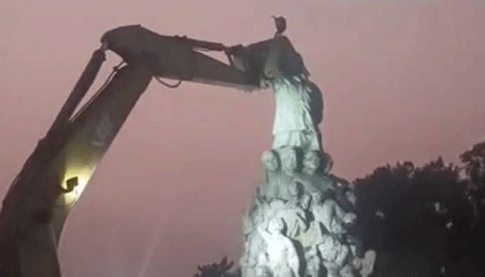 শনিবার সন্ধ্যার দিকে মোহনপুর রাবার ড্যাম এলাকায় শেখ মুজিবের ম্যুরালে ভাঙচুর। প্রবা ফটো