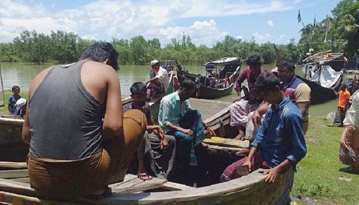 নাফ নদে ৮ বছর পর মাছ ধরার অনুমতি