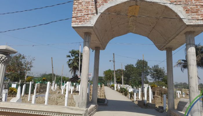 কবর থেকে ৫ কঙ্কালের মাথার খুলি চুরি