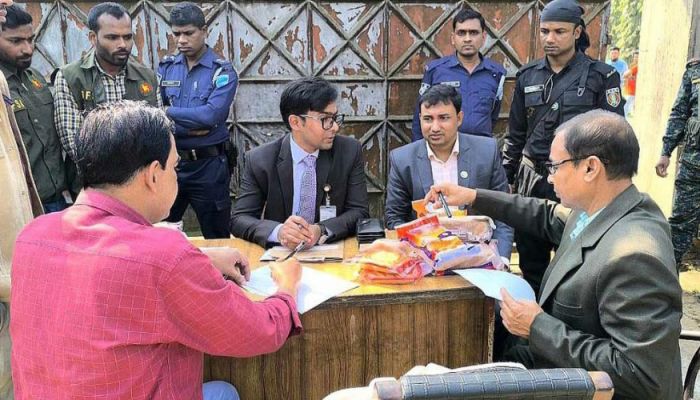 কিশোরগঞ্জ বিসিক শিল্প নগরীতে অভিযান, তিন প্রতিষ্ঠানকে দণ্ড
