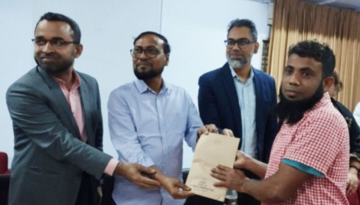 জবির পরিচ্ছন্নতাকর্মীদের উৎসাহ বাড়াতে প্রণোদনা