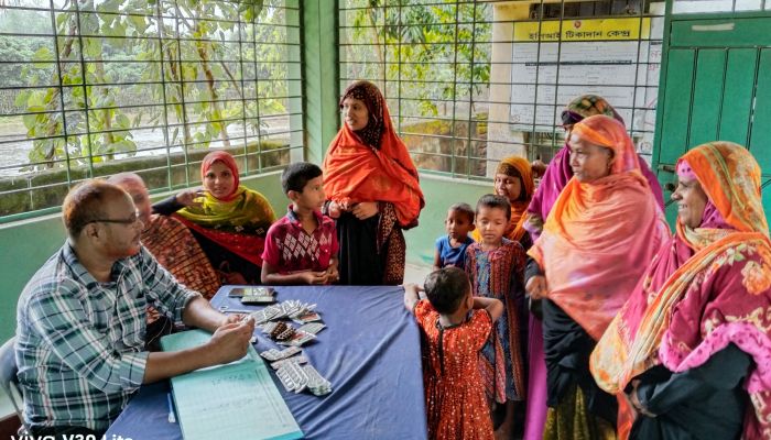 ৭ মাস ধরে বেতন পান না দিনাজপুরে ৩১৫ কমিউনিটি ক্লিনিকের কর্মীরা