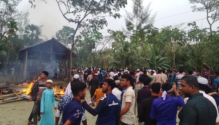 নোয়াখালীতে মাজারে হামলা-ভাঙচুর, আহত ১০