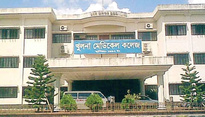 খুমেক হাসপাতালের ইন্টার্ন চিকিৎসকদের কর্মবিরতি