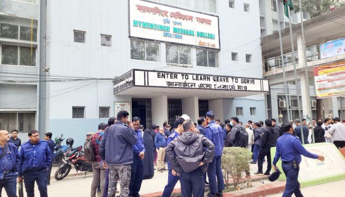 নবীনবরণকে কেন্দ্র করে শিবির-ছাত্রদলের ধাওয়া পাল্টা ধাওয়া