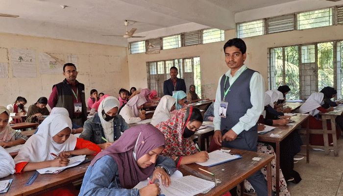 সন্দ্বীপ ইংলিশ অলিম্পিয়াডের লিখিত পরীক্ষা অনুষ্ঠিত