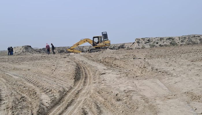 রাজবাড়ীতে বিনামূল্যের বালু বিক্রির অভিযোগে জরিমানা