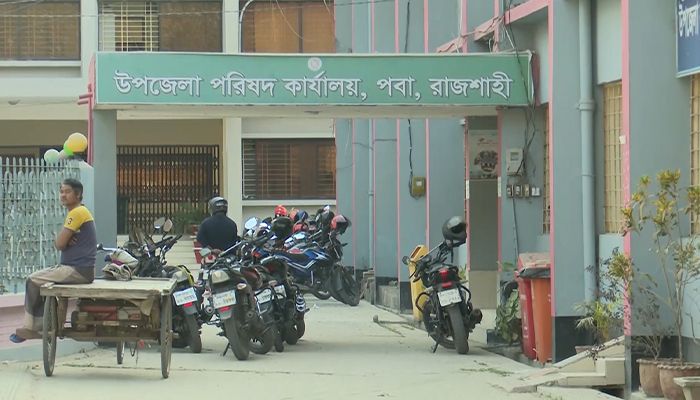 রাজশাহীতে বোমা ফাটিয়ে টেন্ডার বাক্স লুট