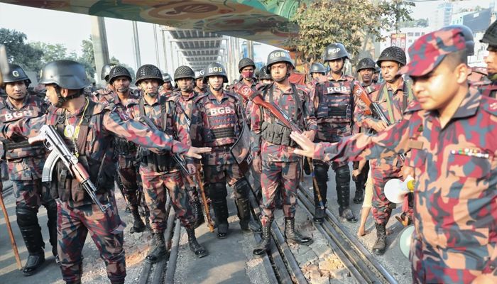 তিতুমীর শিক্ষার্থীদের রেলপথ অবরোধ, ৪ প্লাটুন বিজিবি মোতায়েন