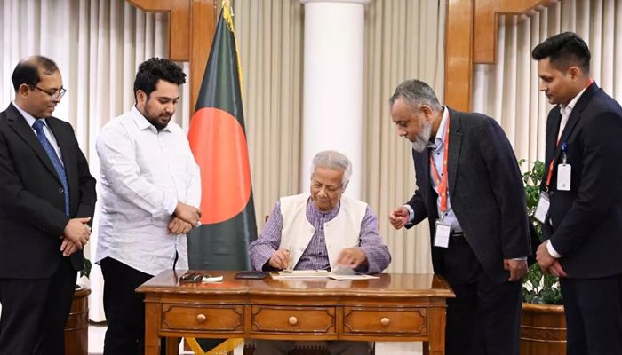 গণঅভ্যুত্থানে নারীদের অংশগ্রহণকে চিত্রায়িত করে ডাকটিকিট